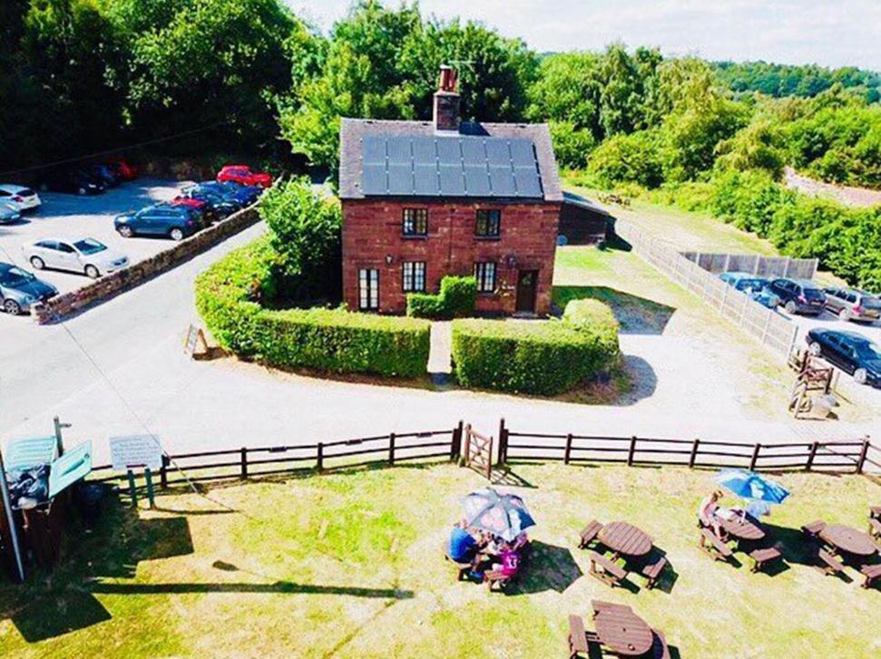 The Raddle Inn Log Cabins Croxden Exterior foto